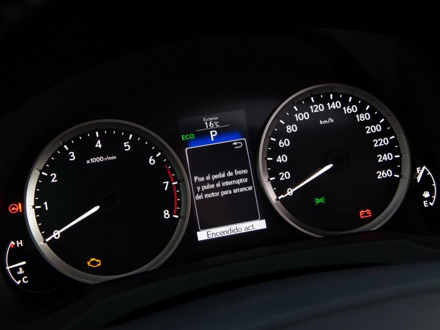  Lexus IS250 2013 года  (EU) (фото 12 из 16)